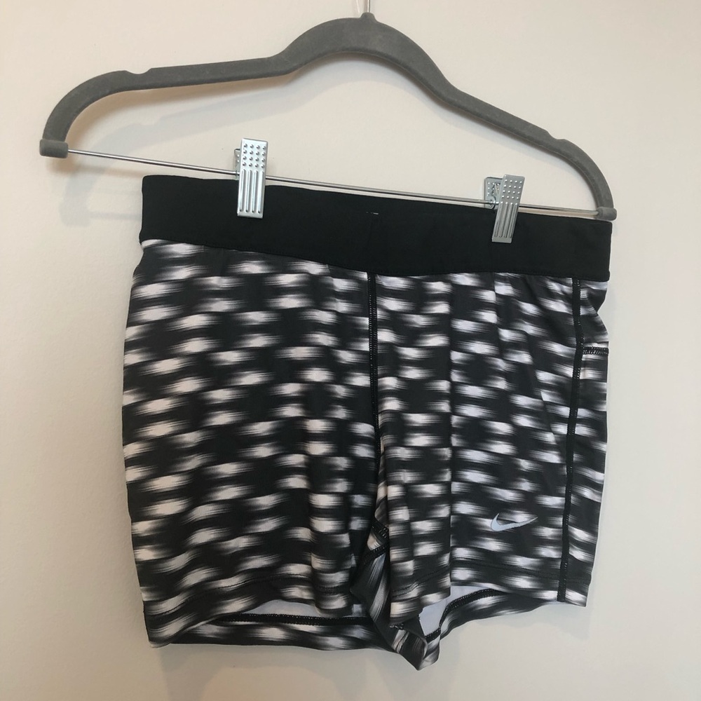 Nike Dri-Fit Black White Athletic Women’s Sports Gym Shorts M